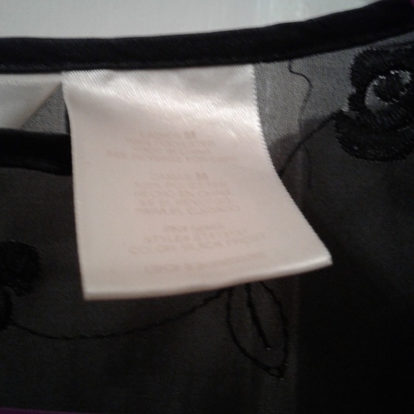 Lovely Sheer Robe with Rose Detail - Picture 3 of 4